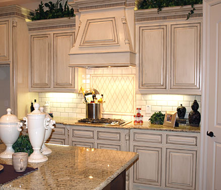Distressed Kitchen Cabinets – Tips To Achieve This Antiquing Effect ...