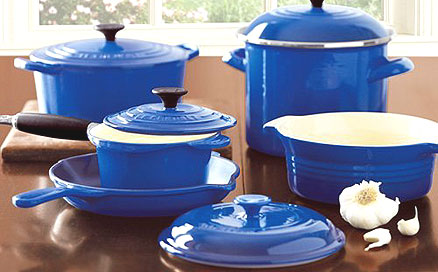 Cast iron cookware set consisting of different pots and pans
