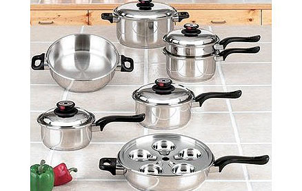 Waterless cookware set consisting of different pots and pans