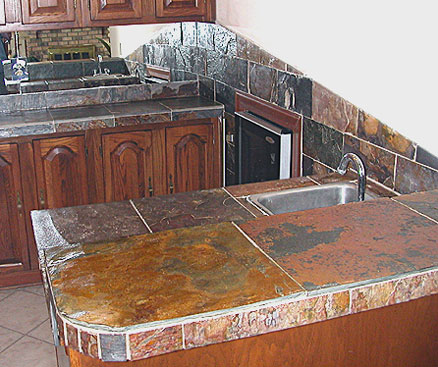 Slate countertops in the form of tiles with different sizes