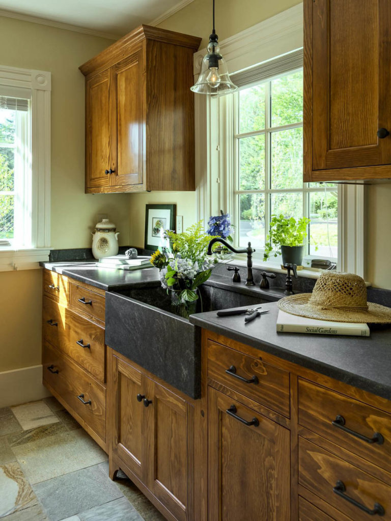 Country kitchen cabinets