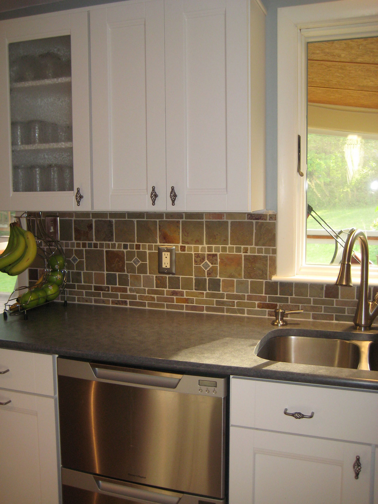 Create a Unique and Fresh Kitchen with a Slate Backsplash – The ...